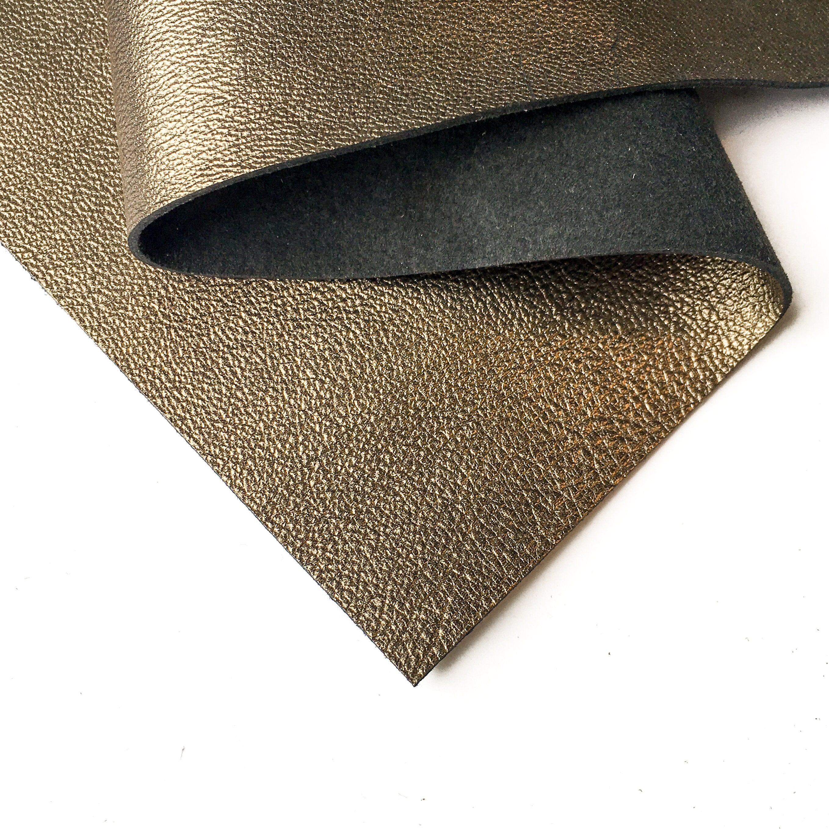 Dark Gold Metallic Leather Sheets 2.5oz/1.0mm / BRASS 650