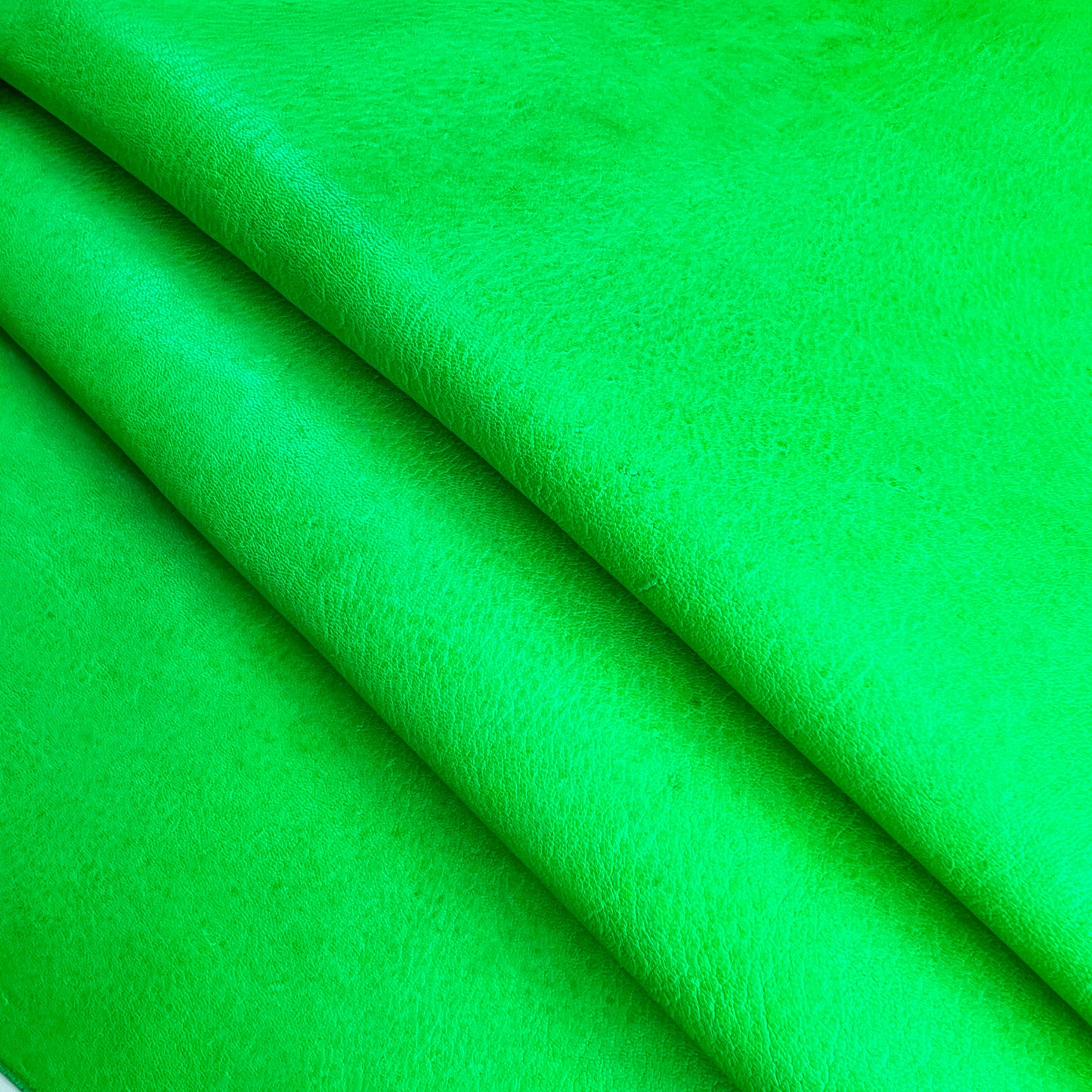 Neon Green Natural Vegetable Tanned Lambskin 1.1-1.2mm / 2.75-3oz Neon Green Veg Tan 1474
