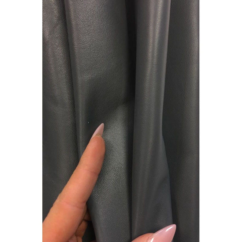 Dark Gray Lambskin Leather 1.1mm/2.75oz / CASTLEROCK 586