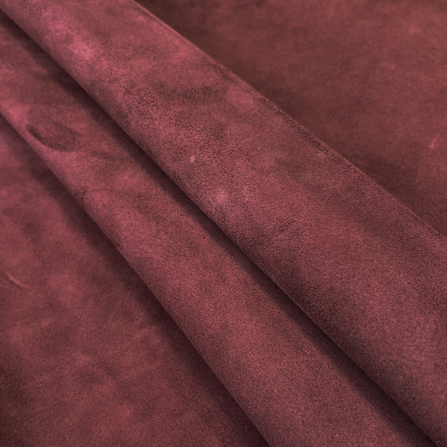 Burgundy Suede Lambskin 1.0mm/2.5oz / GRAPE WINE 423