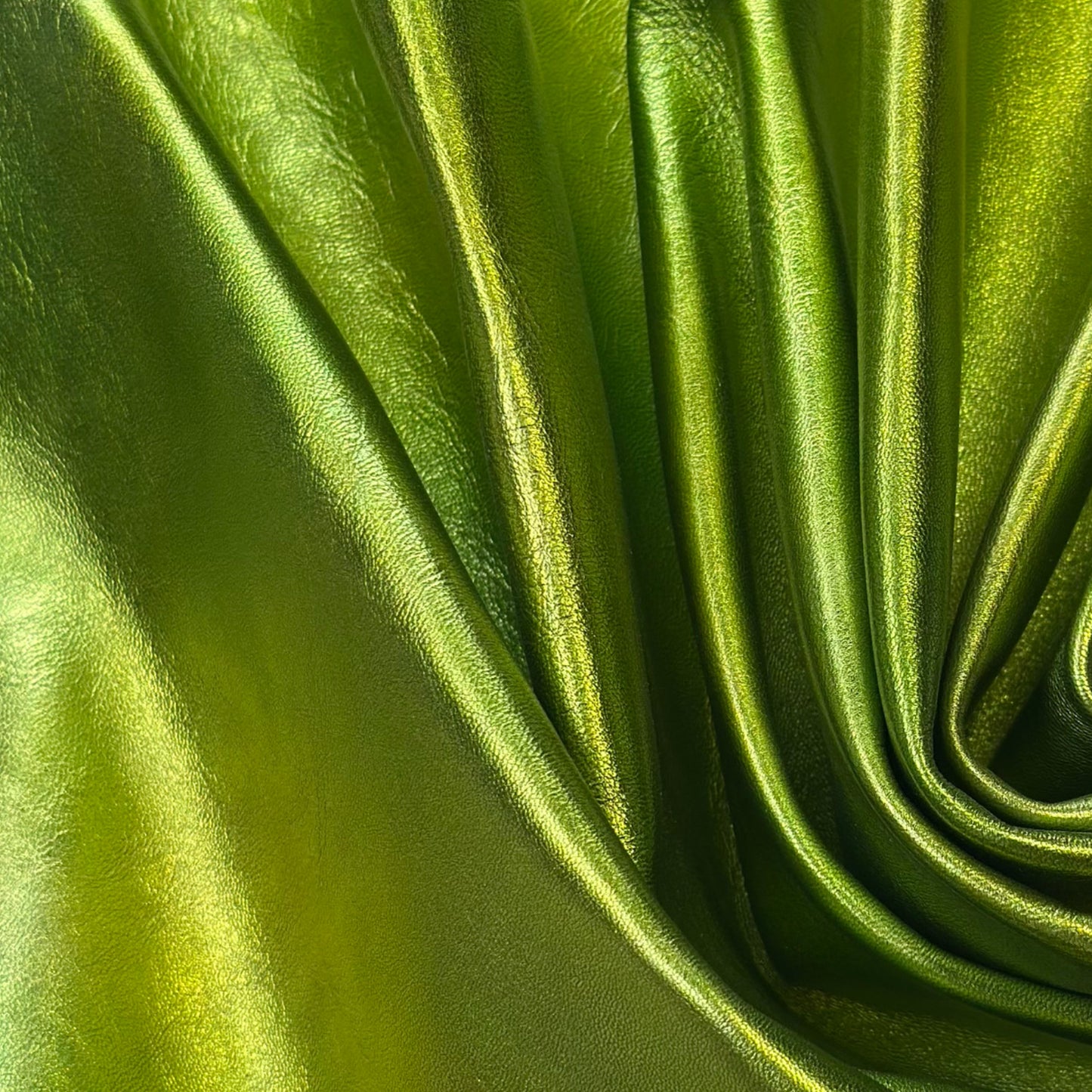 Shiny Metallic Green Lambskin Leather With Yellow Hue 0.8mm//2oz YellowishGreen 1648