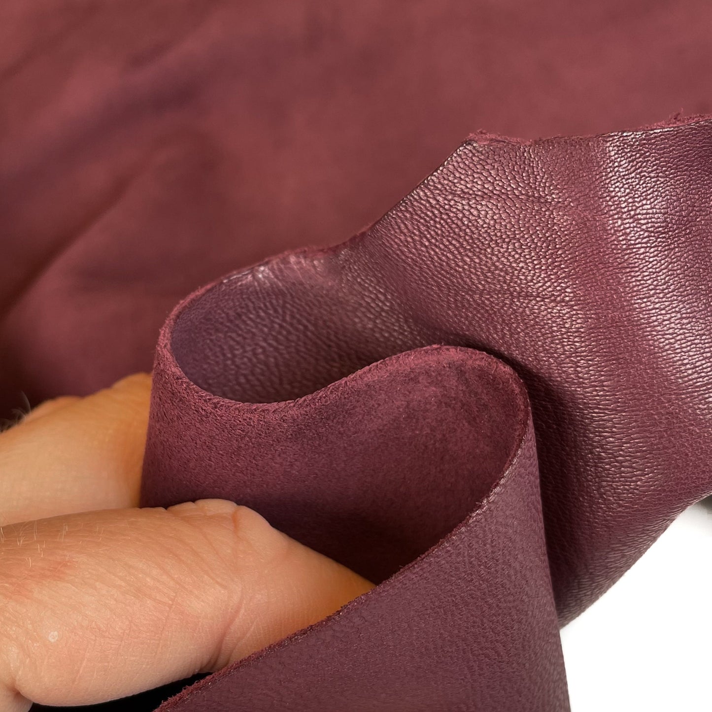 Burgundy Suede Lambskin 1.0mm/2.5oz / GRAPE WINE 423