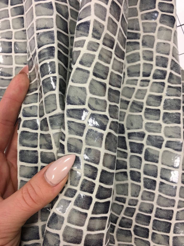 Gray Snakeskin Print On Lambskin Leather 0.5 mm/1.25oz / GRAY SHINY SNAKE 492