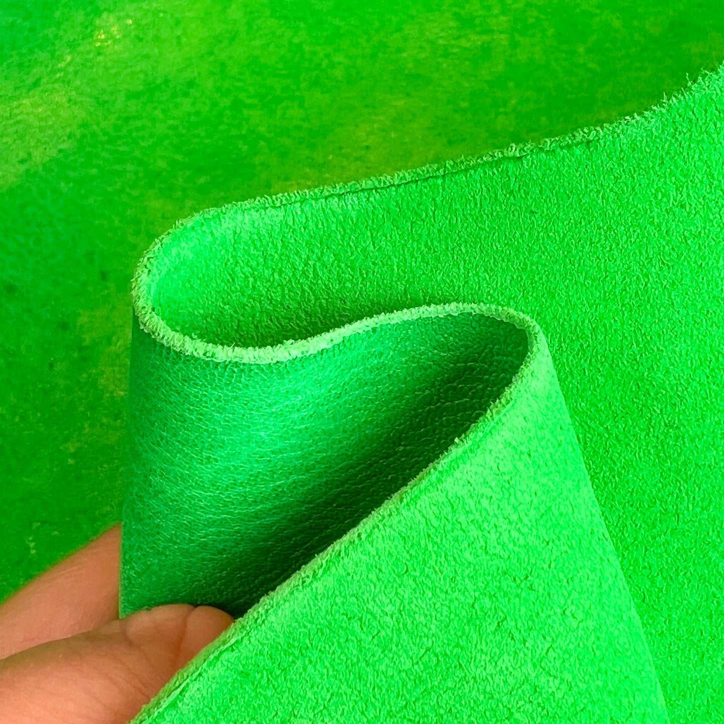Neon Green Natural Vegetable Tanned Lambskin 1.1-1.2mm / 2.75-3oz Neon Green Veg Tan 1474