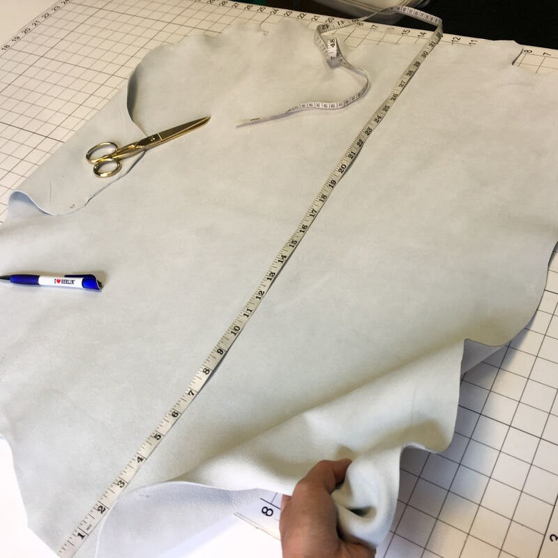 Thick Light Gray Suede Lambskin 1.2mm/3oz / SMOKE 825