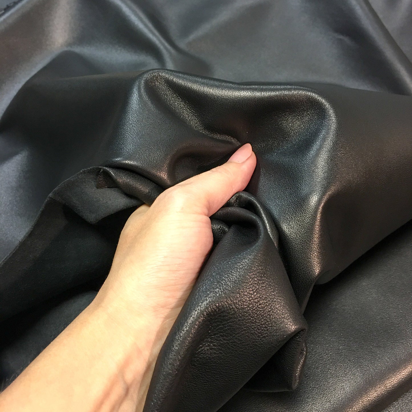 Black Lambskin Leather 2.25oz/0.9mm / Black LODGE 529