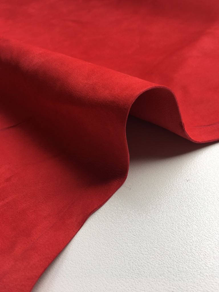 Red Suede Lambskin Thin 0.6mm/2.25oz / TRE RED 489
