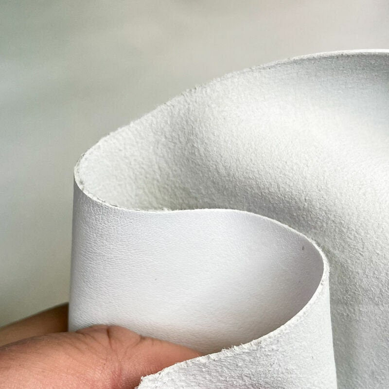 Smooth White Lambskin Hide 1.0mm/2.5oz / WHITE PEARL PERLAMUTER 1165