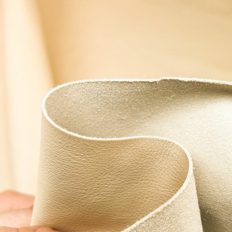 Beige Natural Dyed Lambskin Leather 0.5mm/1.25oz / PISTACHIO SHELL 1118