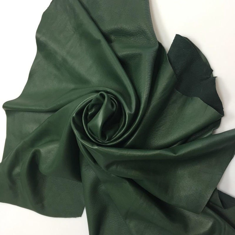 Soft Green Lambskin Hides DARK FOREST 453 / 0.9mm/2.25oz