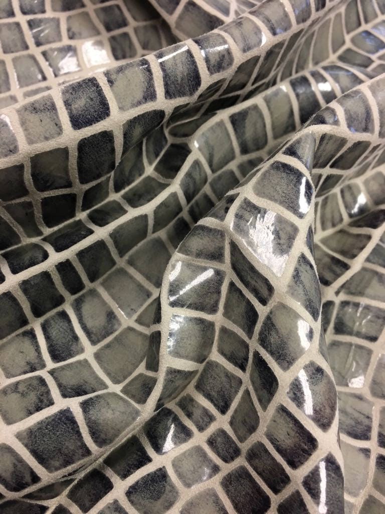Gray Snakeskin Print On Lambskin Leather 0.5 mm/1.25oz / GRAY SHINY SNAKE 492