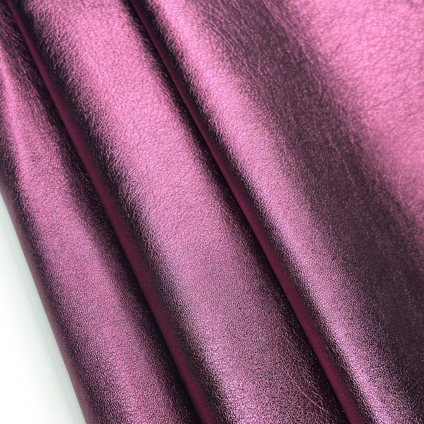 Metallic Magenta Lambskin Leather 0.8mm//2oz MAGENTA 1649