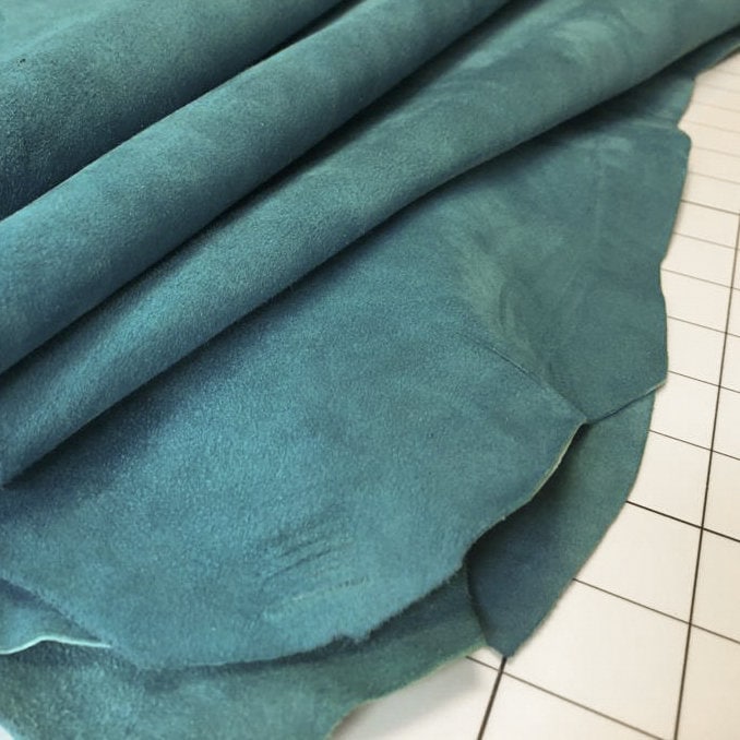 Blue Suede Lambskin 0.9 mm/ 2.25 oz BLUE MOON 636