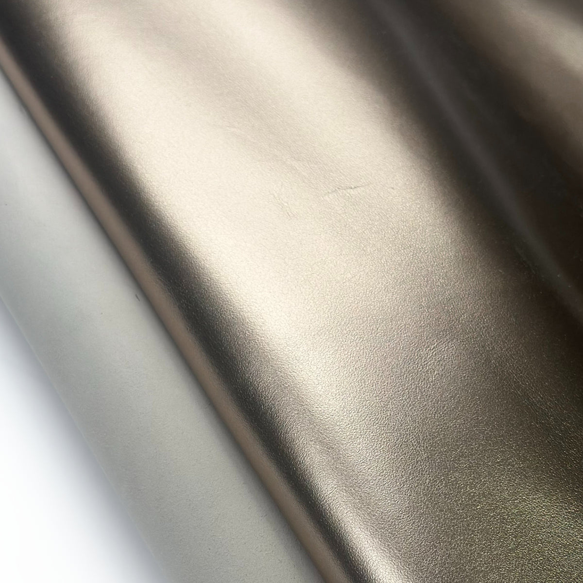 Light Gold Metallic Lambskin Leather Pieces 0.9-1mm//2.25-2.5oz Champagne 1664