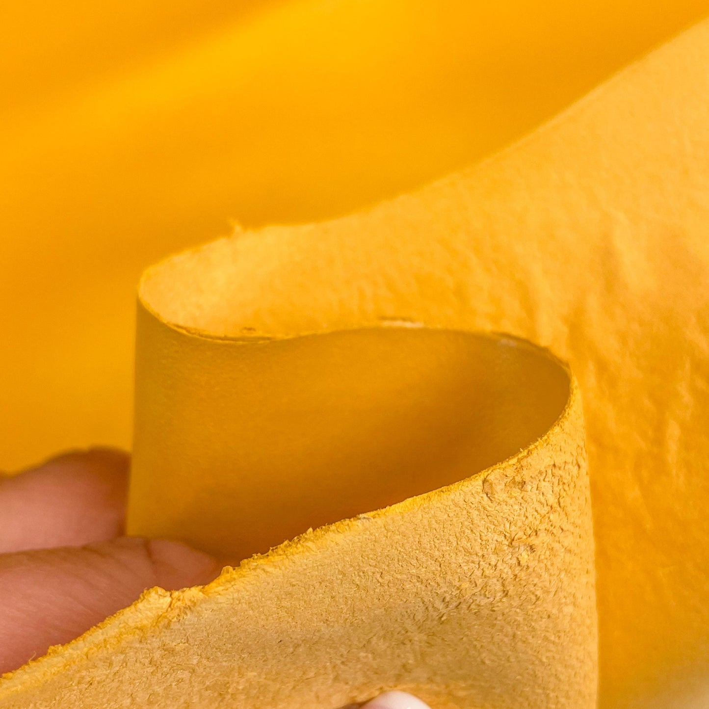 Yellow Lambskin Leather 0.8mm/2oz / GOLDEN ROD 485
