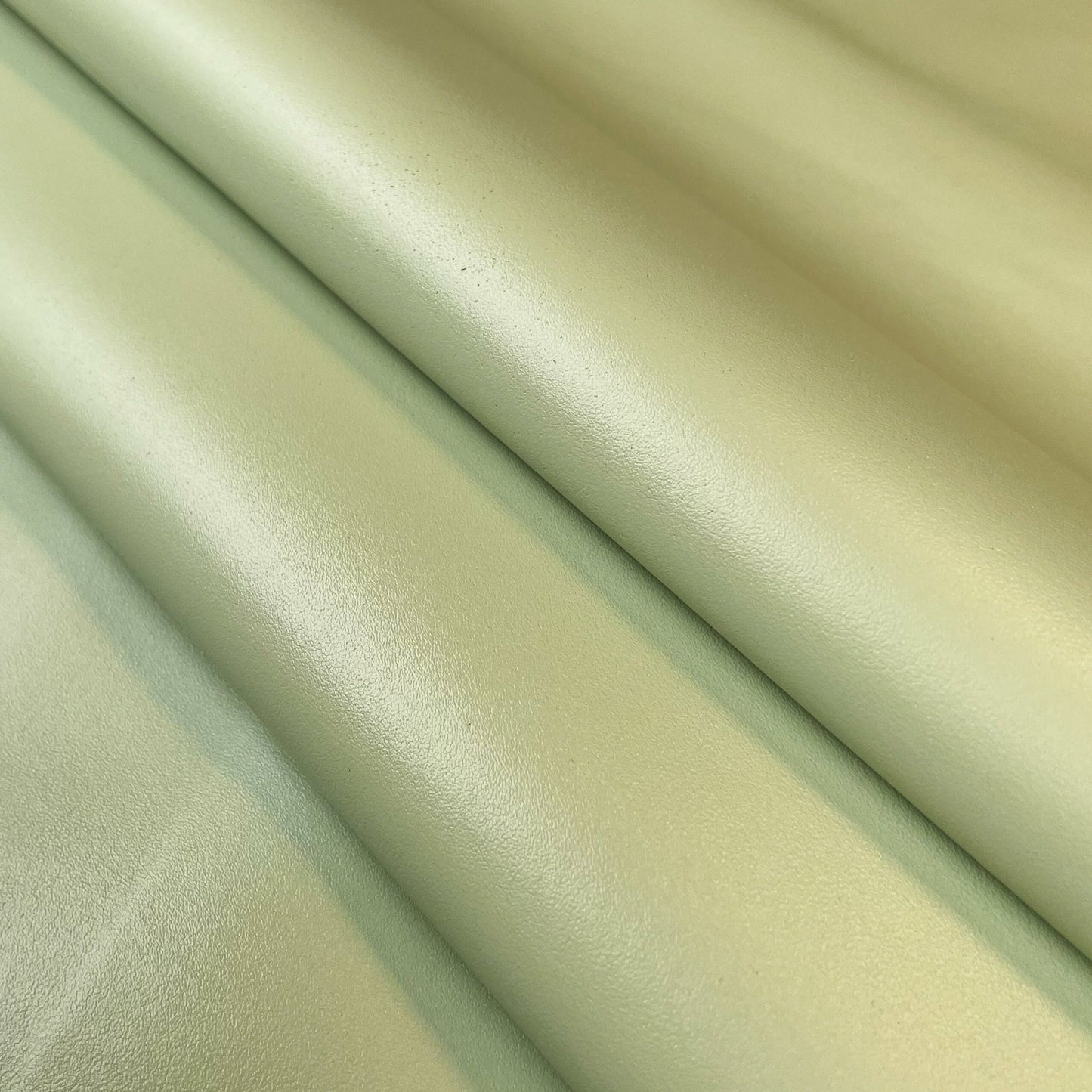 Dusky Mint Green Lambskin 0.9mm/2.5oz / HEMLOCK 723