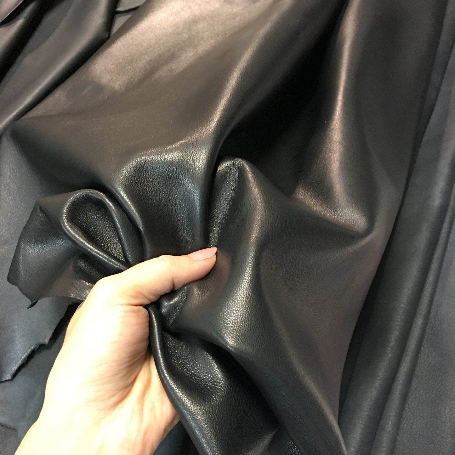 Black Lambskin Leather 2.25oz/0.9mm / Black LODGE 529