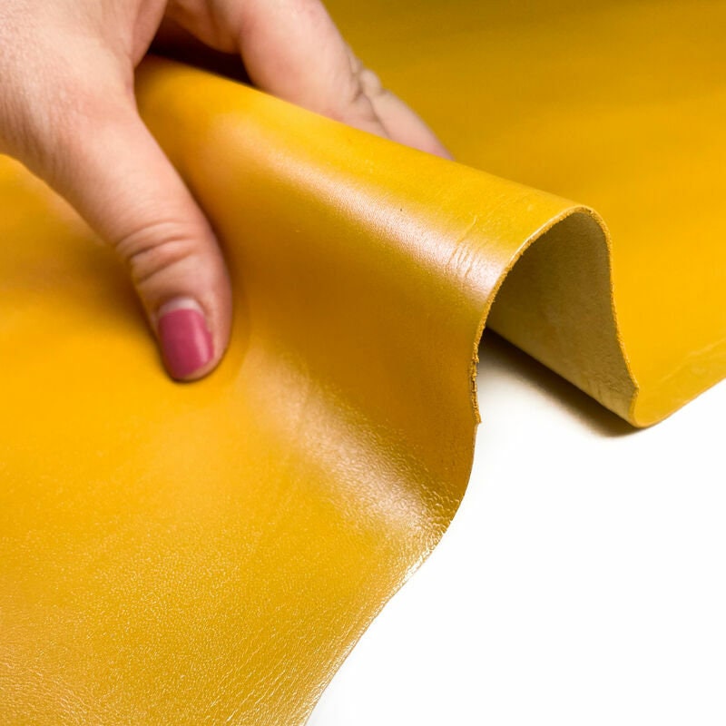 Sunny Yellow Perlamuter Lambskin 1.0mm/2.25oz / YELLOW PERLAMUTER 1173