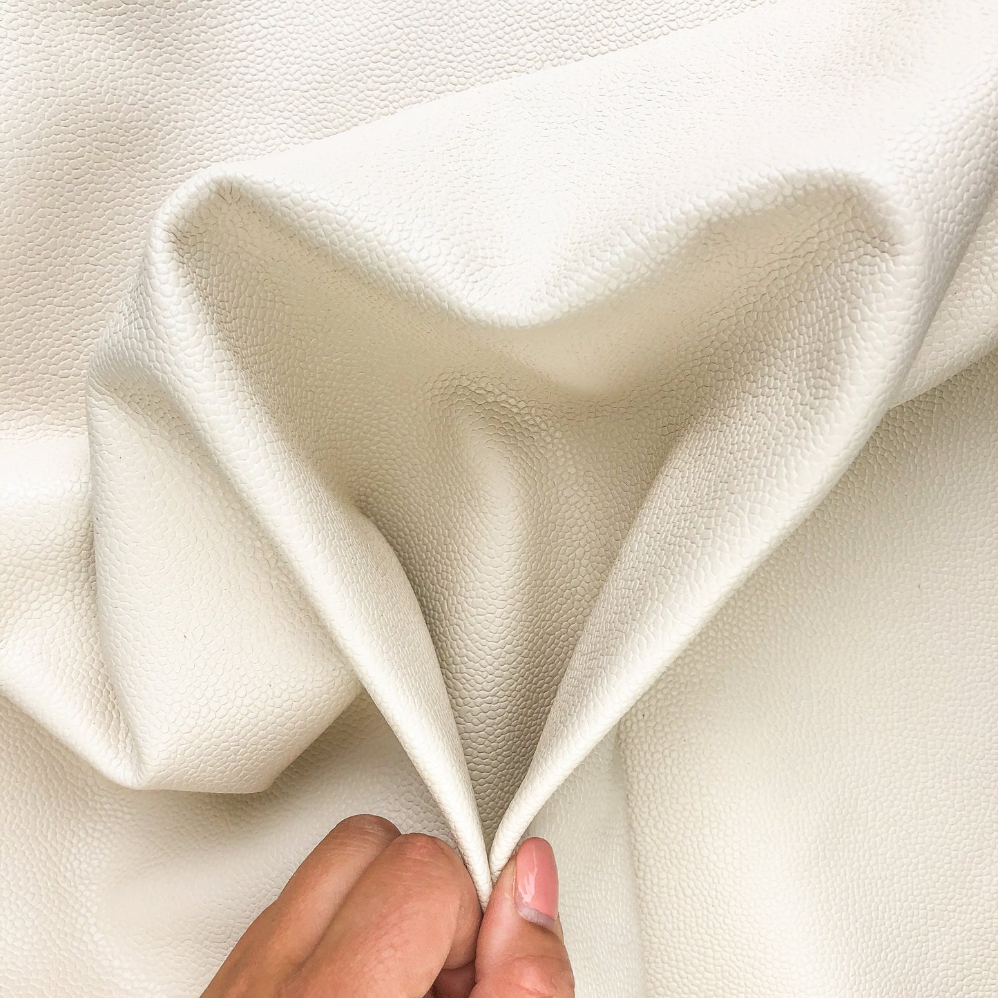 Milk White Textured Lambskin 1.0mm/2.5oz / MILKY WHITE PEBBLED 922
