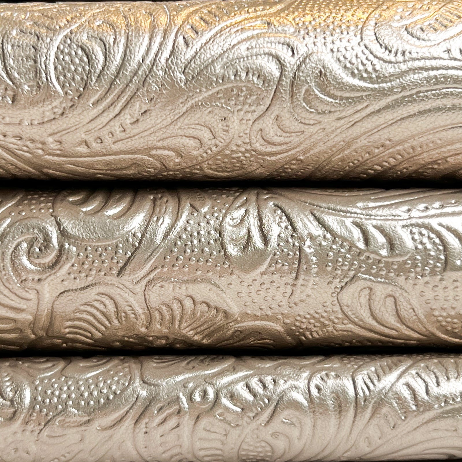 Light Gold Metallic Lambskin With Flower Print PEARL FLOWERS 1469 0.7mm/1.75