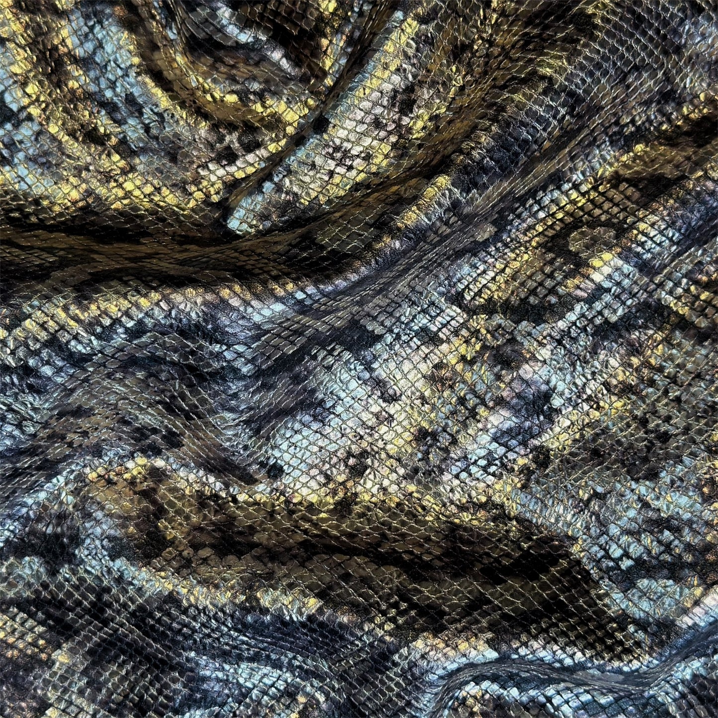 Metallic Lambskin With Snake Print 0.9-1.0mm // 2.25-2.5oz METALLIC SNAKE 1540