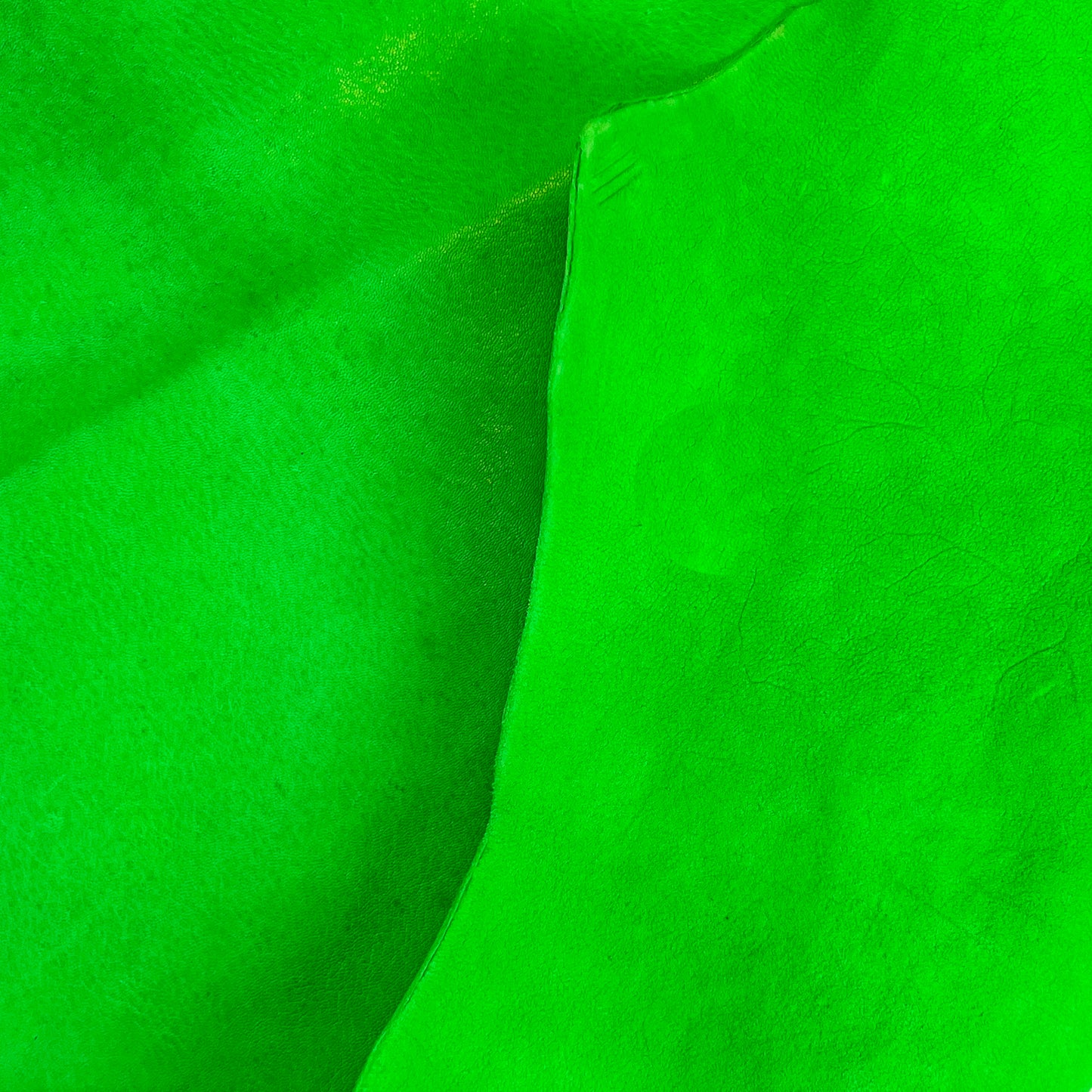Neon Green Natural Vegetable Tanned Lambskin 1.1-1.2mm / 2.75-3oz Neon Green Veg Tan 1474