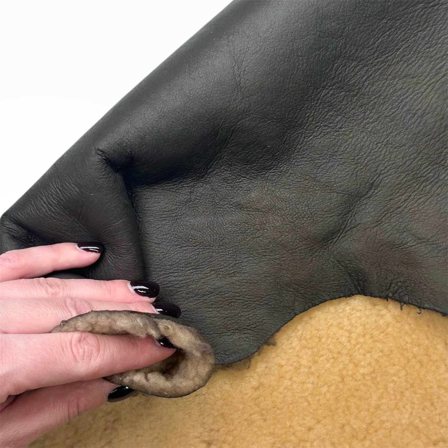 Beige Sherling Genuine Leather 1.4 - 1.6mm//3.5-4oz BEIGE SHEARLING 1584