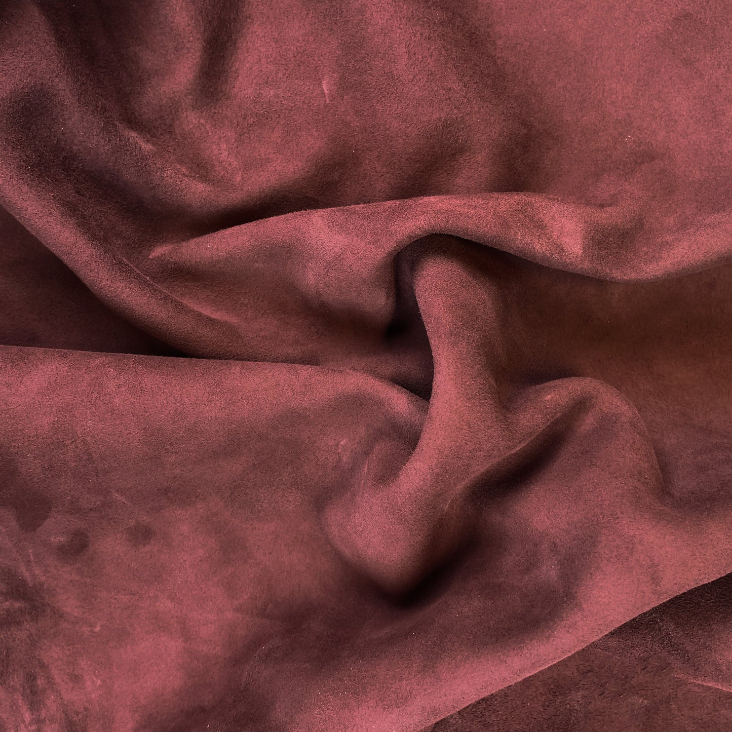 Burgundy Suede Lambskin 1.0mm/2.5oz / GRAPE WINE 423