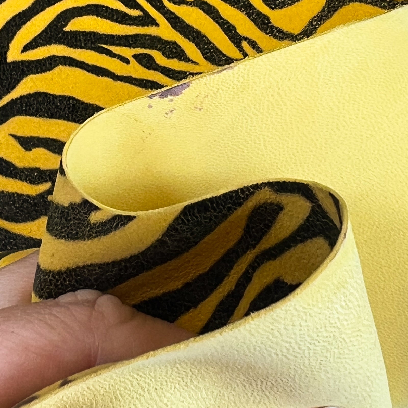 Soft Yellow Zebra Print Lambskin 0.7-1.2mm/1.75-3oz / YELLOW ZEBRA 1446
