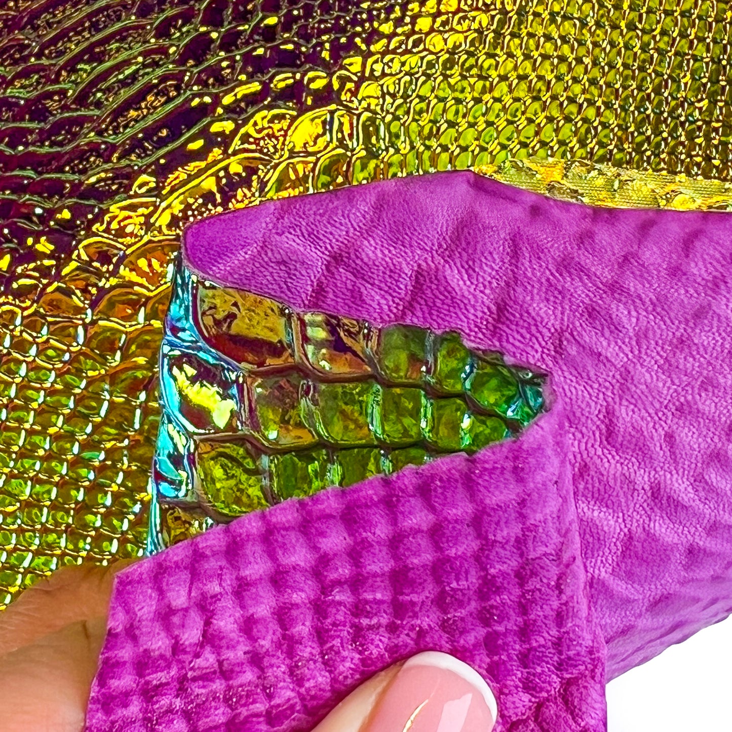 Holographic Lambskin With Snake Print 0.7mm/1.75oz Pink HOLO SNAKE 1459