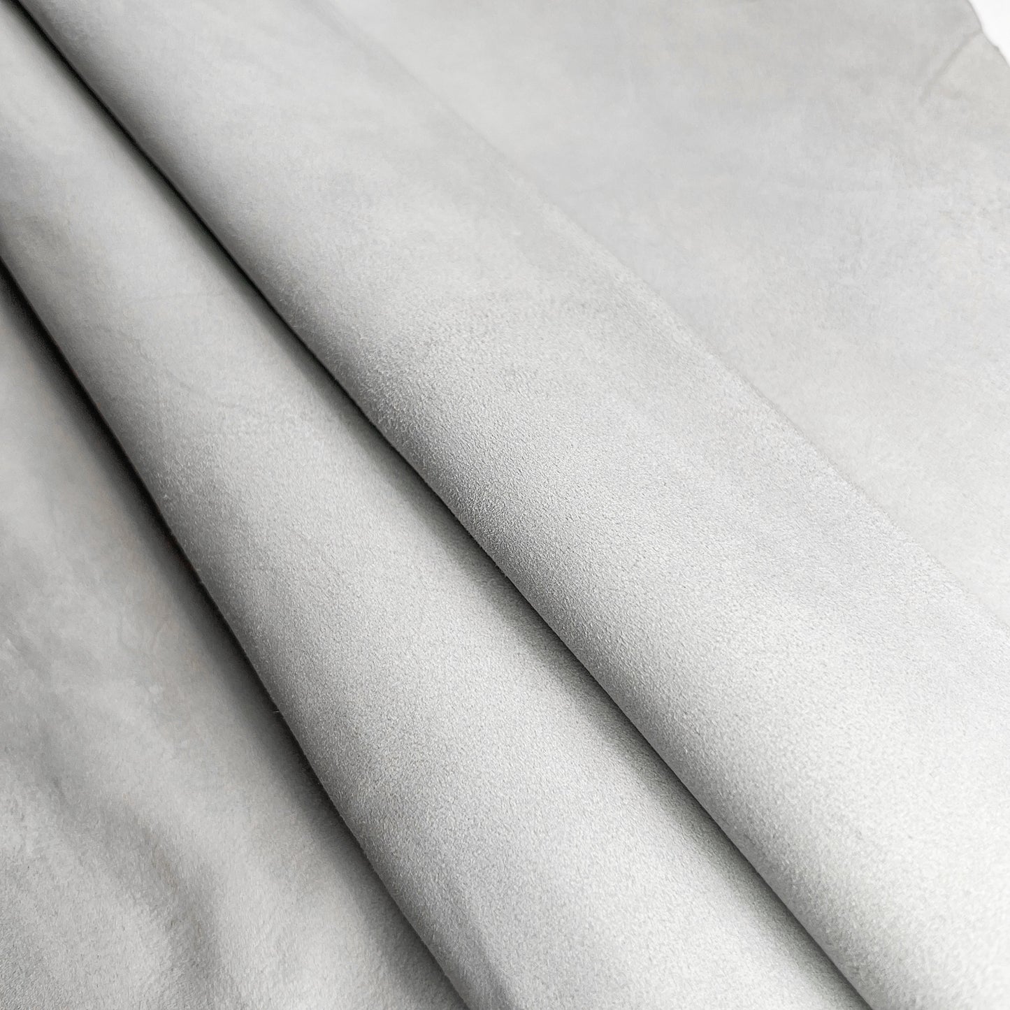 Light Gray Suede Lambskin Thick Soft 1.0 mm/ 2.5 oz / MICRO CHIP 222