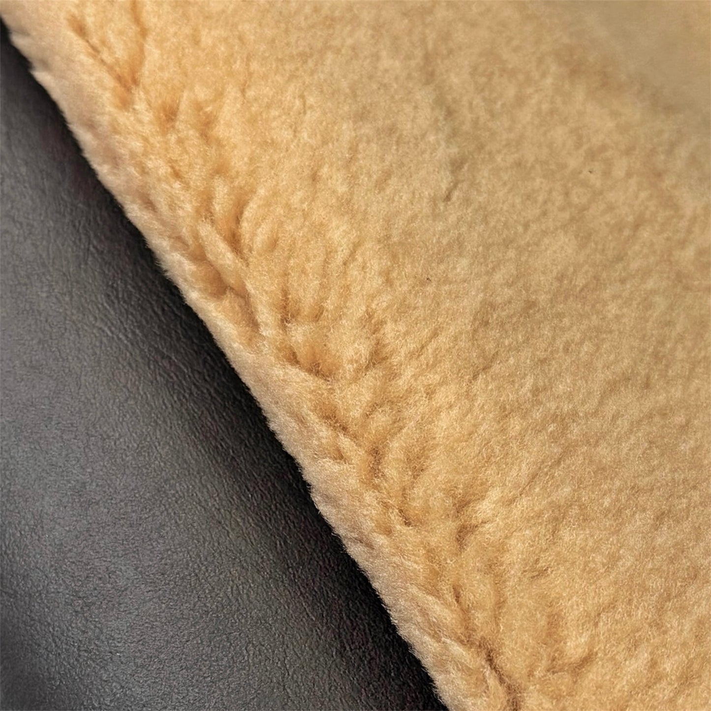 Beige Sherling Genuine Leather 1.4 - 1.6mm//3.5-4oz BEIGE SHEARLING 1584
