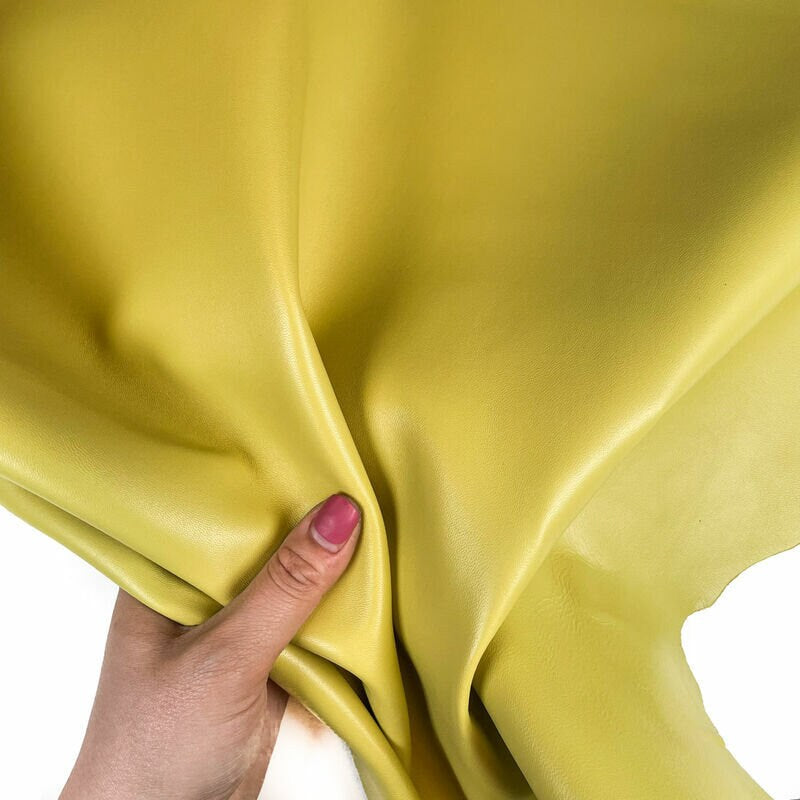 Light Green Lambskin Hides 0.7mm/1.75oz / LIMA BEAN 1166
