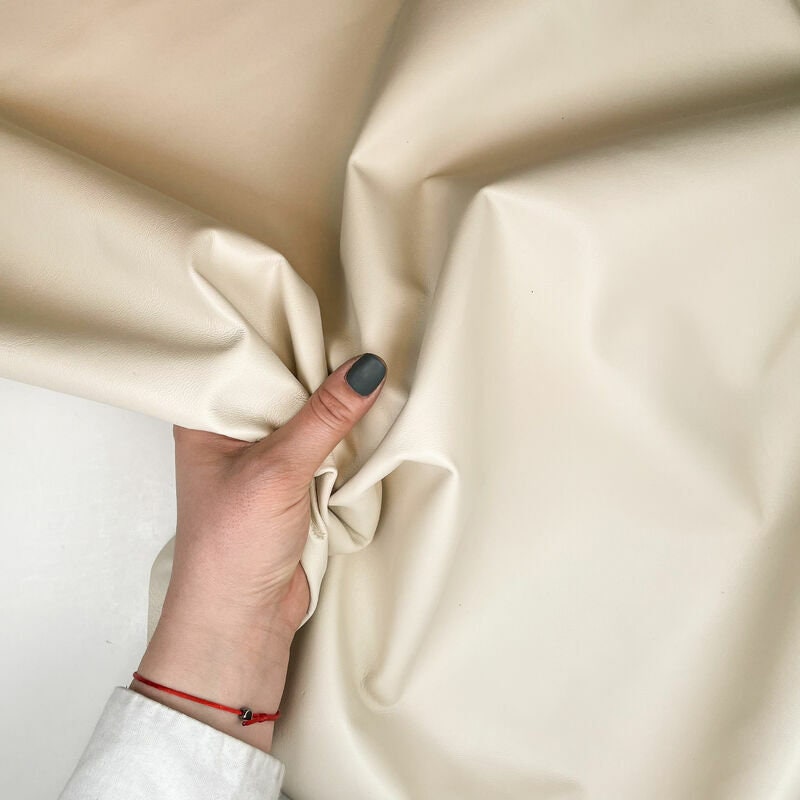 Creamy White Lambskin Leather 0.7mm /1.75oz / TOFU 1112