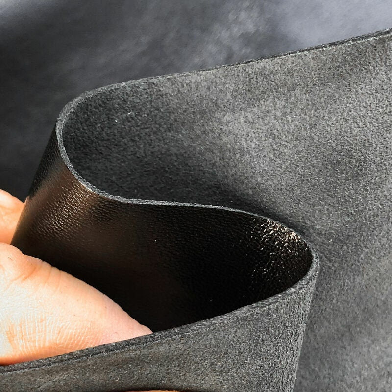 Super Shiny Black Lambskin 0.8mm/2oz / MEGA SHINY BLACK 945