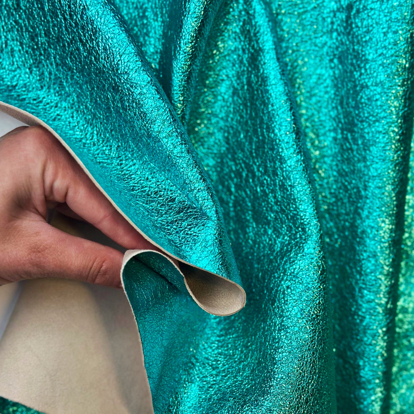 Greenish-blue Hue Metallic Lambskin Leather 1mm/2.5oz Iridescent 1616