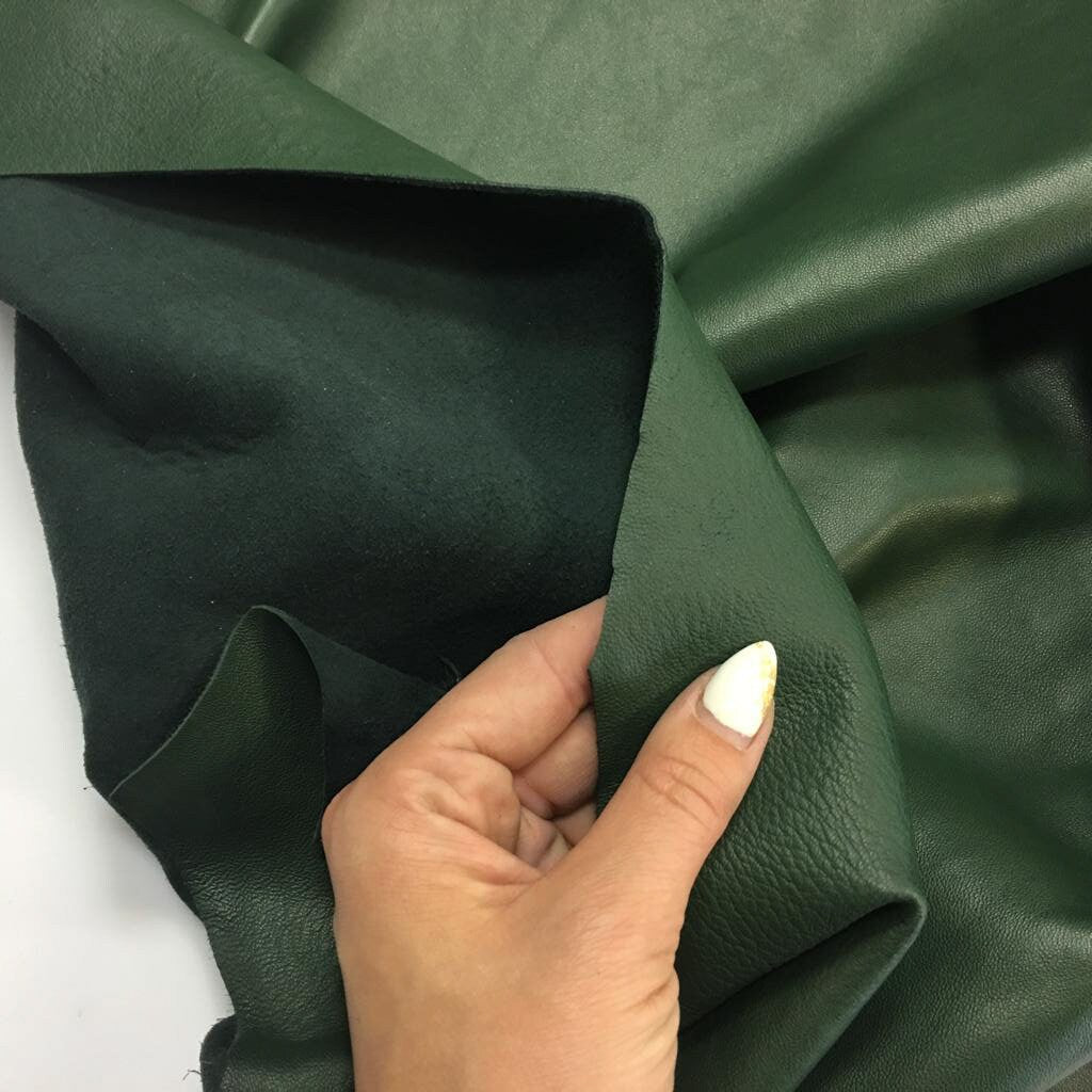 Soft Green Lambskin Hides DARK FOREST 453 / 0.9mm/2.25oz