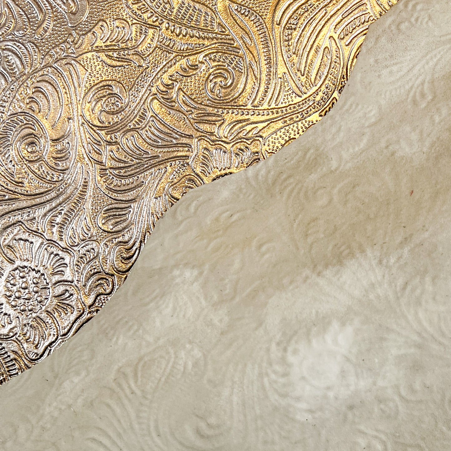 Light Gold Metallic Lambskin With Flower Print PEARL FLOWERS 1469 0.7mm/1.75