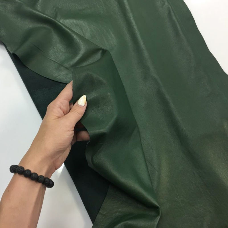 Soft Green Lambskin Hides DARK FOREST 453 / 0.9mm/2.25oz