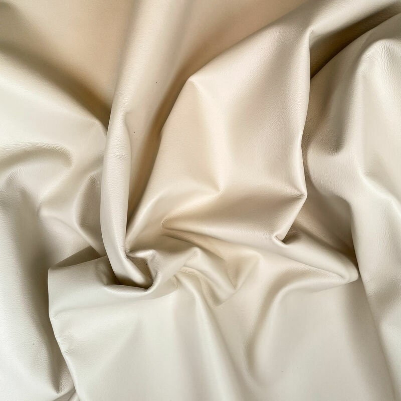 Creamy White Lambskin Leather 0.7mm /1.75oz / TOFU 1112