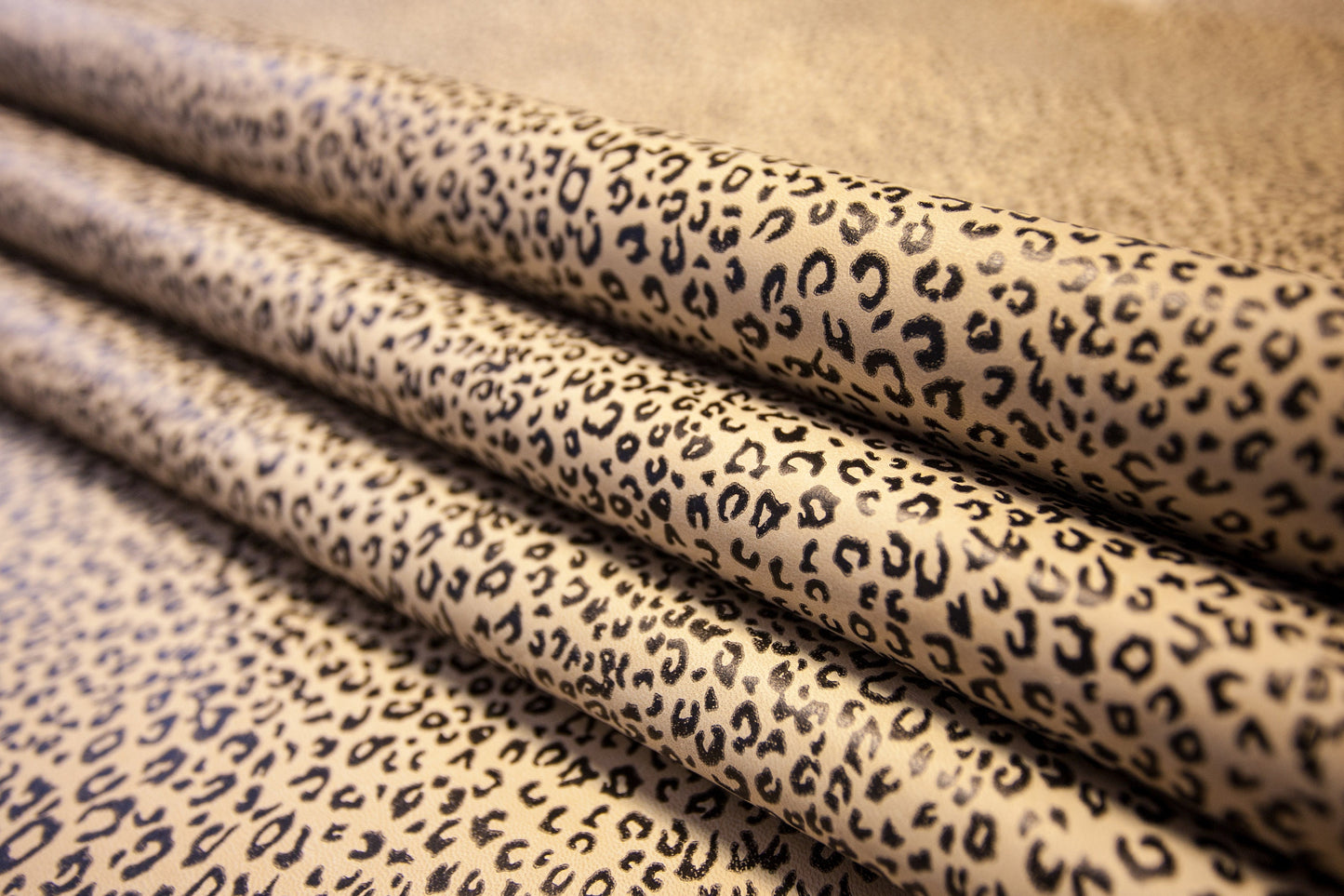 Small Spots Print Lambskin Leather 0.7mm/1.75oz ICED COFFEE 696