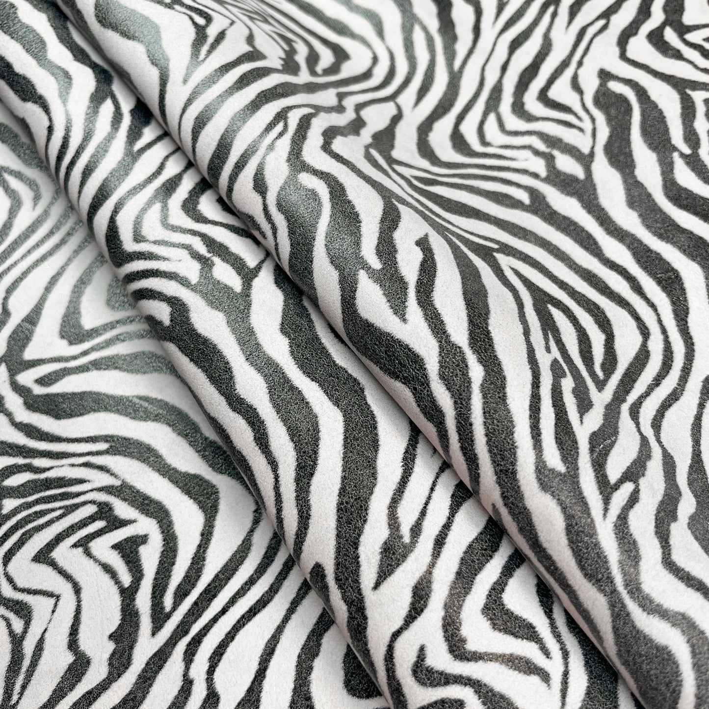 Soft White Zebra Print Lambskin 0.7-1.2mm/1.75-3oz / WHITE ZEBRA 1446