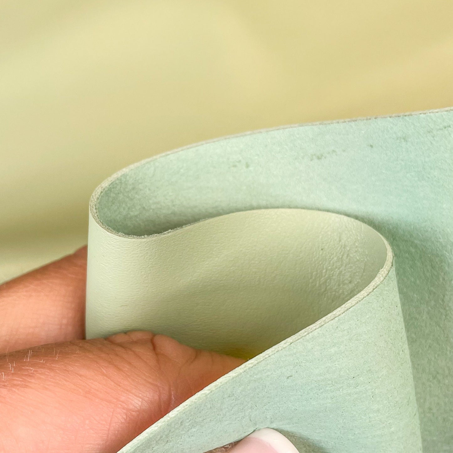 Dusky Mint Green Lambskin 0.9mm/2.5oz / HEMLOCK 723