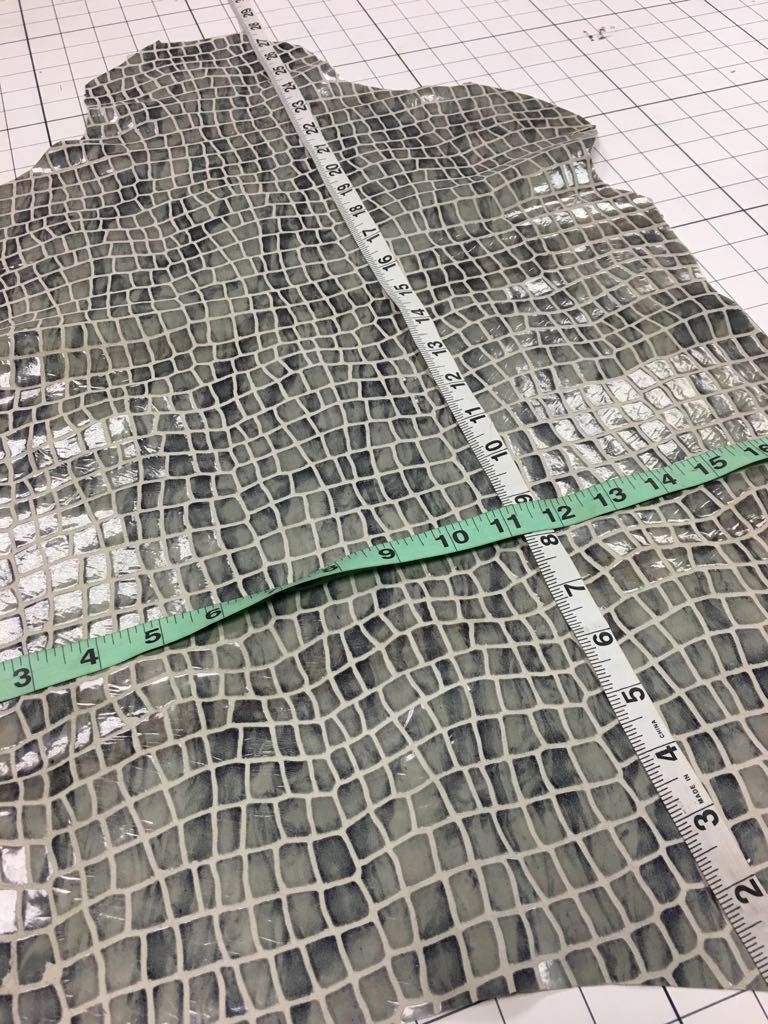 Gray Snakeskin Print On Lambskin Leather 0.5 mm/1.25oz / GRAY SHINY SNAKE 492
