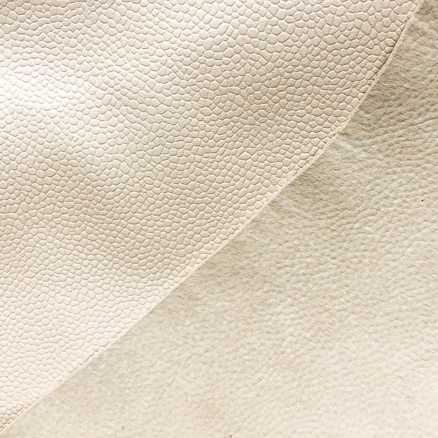 Milk White Textured Lambskin 1.0mm/2.5oz / MILKY WHITE PEBBLED 922