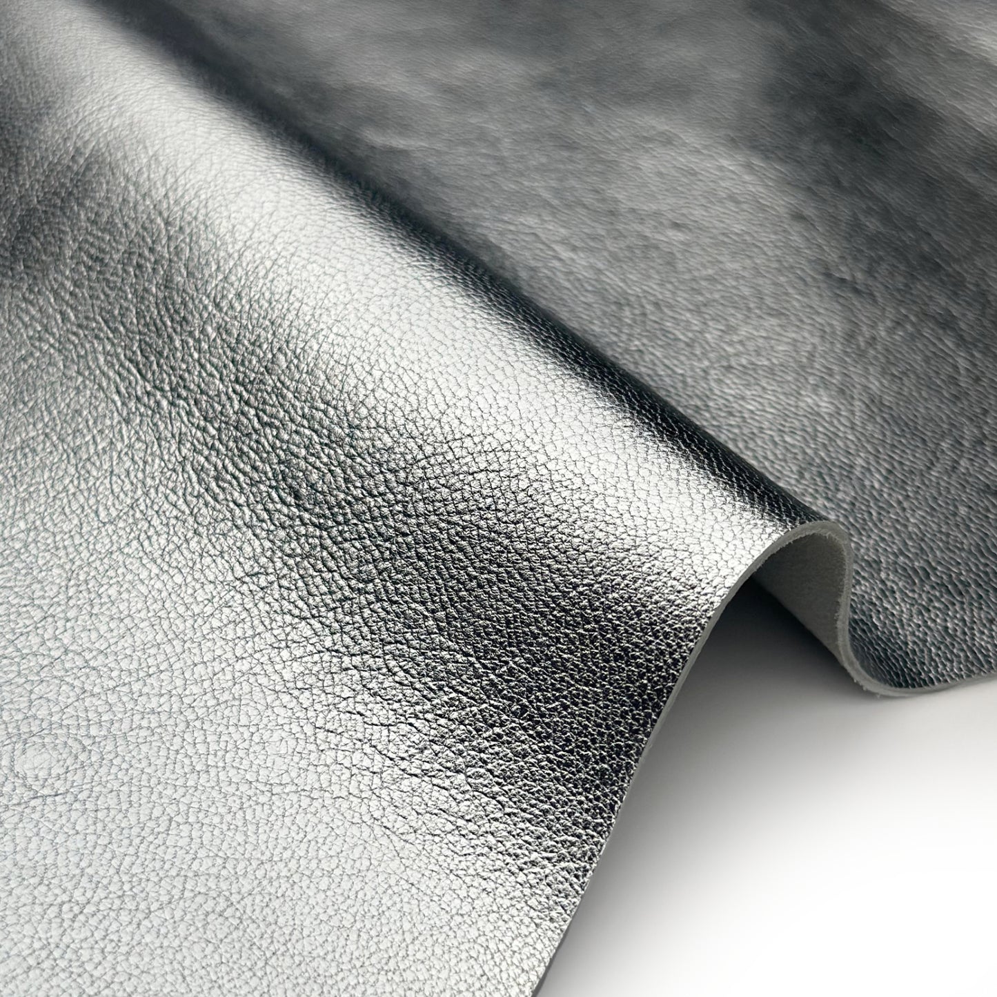 Silver Lambskin With Shine 0.8mm/2oz / SILVER CLOUD 601