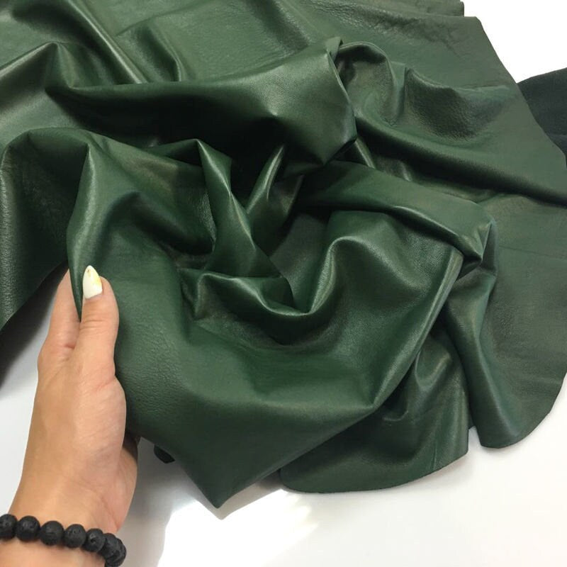 Soft Green Lambskin Hides DARK FOREST 453 / 0.9mm/2.25oz
