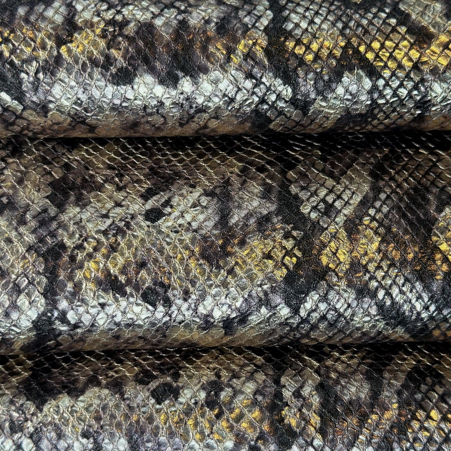 Metallic Lambskin With Snake Print 0.9-1.0mm // 2.25-2.5oz METALLIC SNAKE 1540