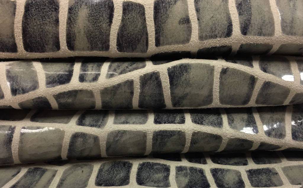 Gray Snakeskin Print On Lambskin Leather 0.5 mm/1.25oz / GRAY SHINY SNAKE 492