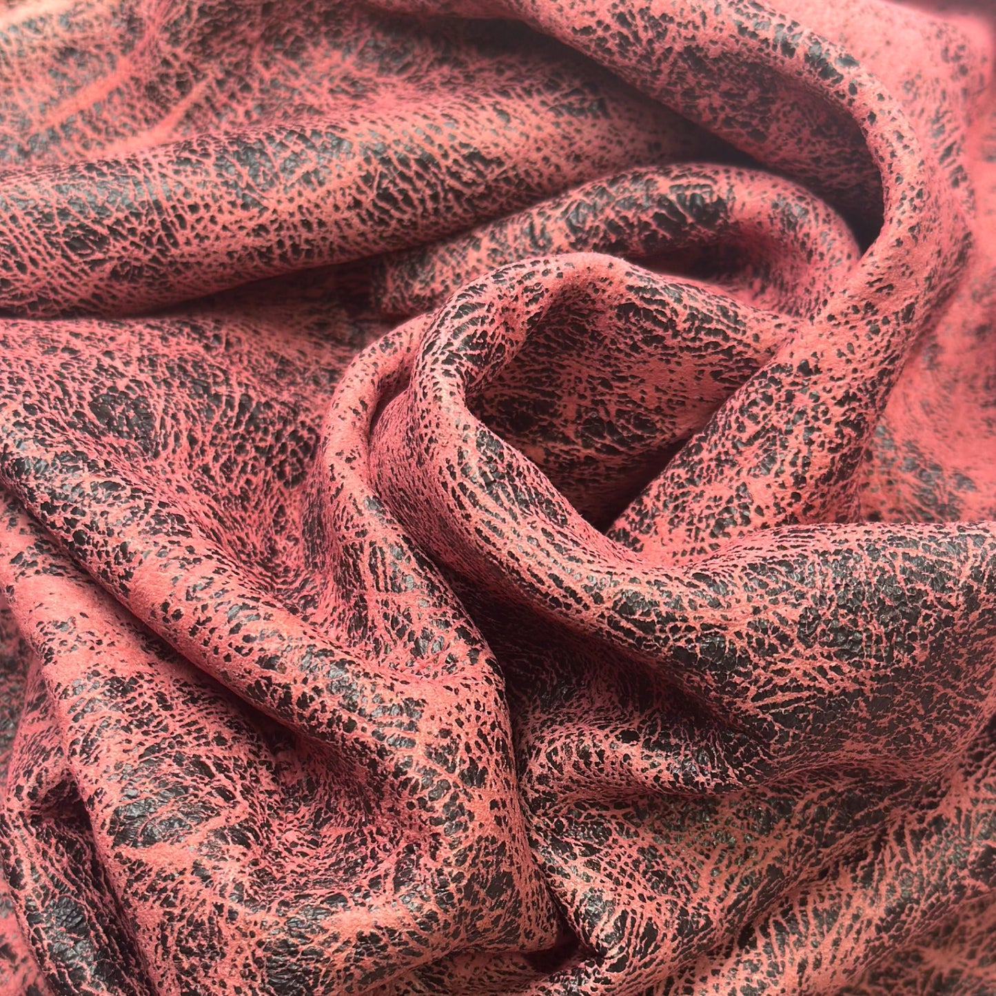 Vintage Rose Crackle Lambskin Leather 1.4mm//3.5oz Red Black1650